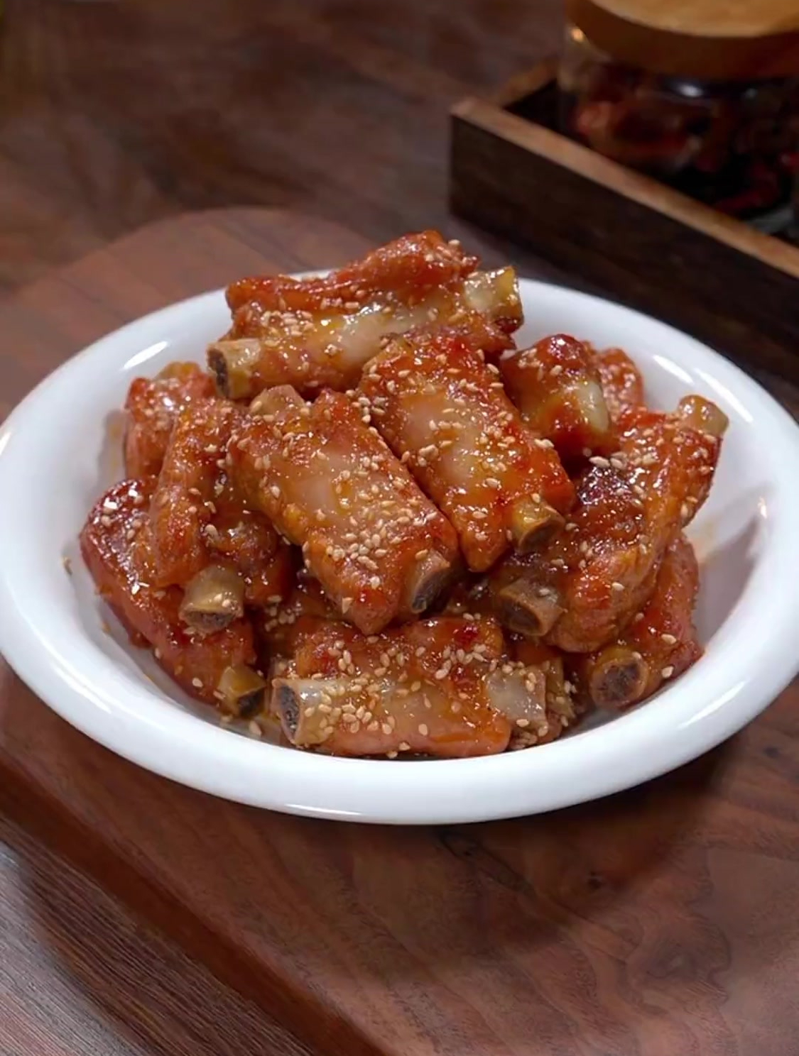 这样做的糖醋排骨酸甜适口,孩子一口一个,实在是太好吃了