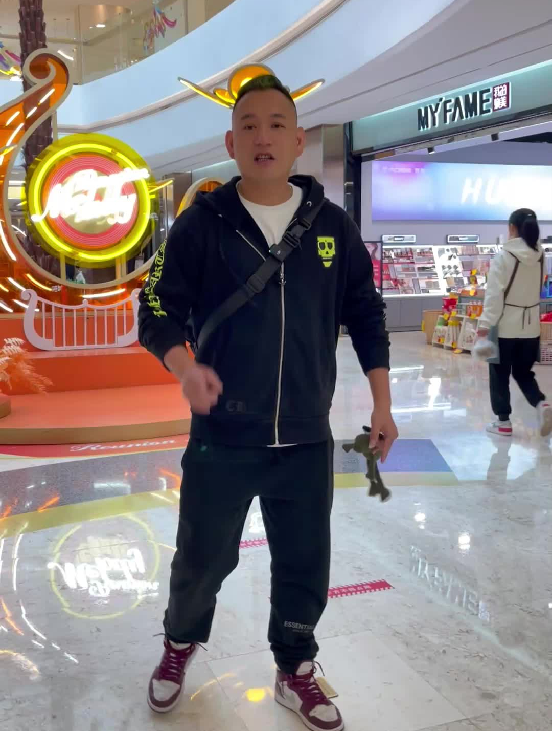 菜饭骨头汤、口水鸡、鸡蛋豆腐年糕汤,中午就简简单单的吃一点