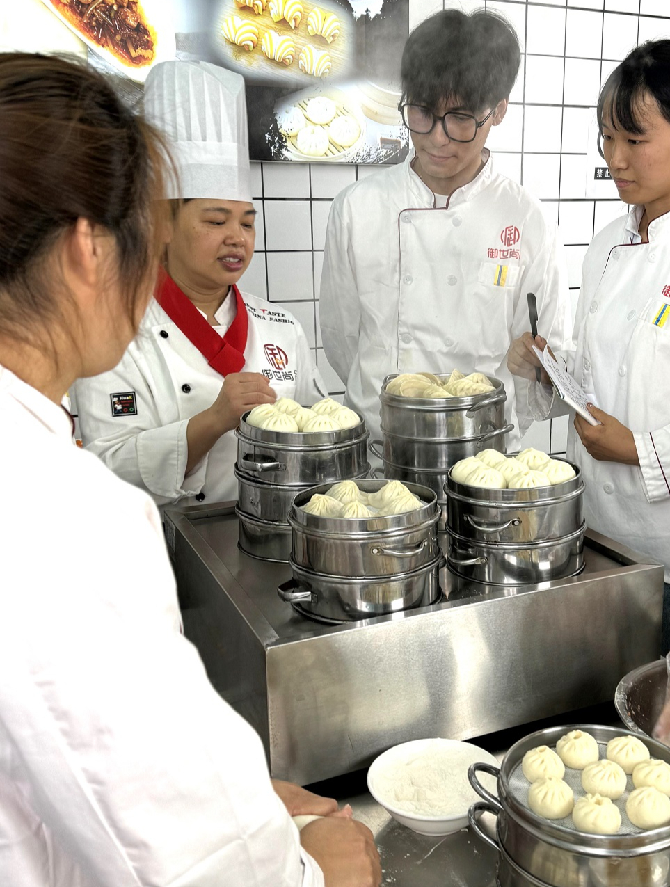 做小笼包怎么包的手法视频教程,教得小笼包子肉馅的调制肉嫩多汁