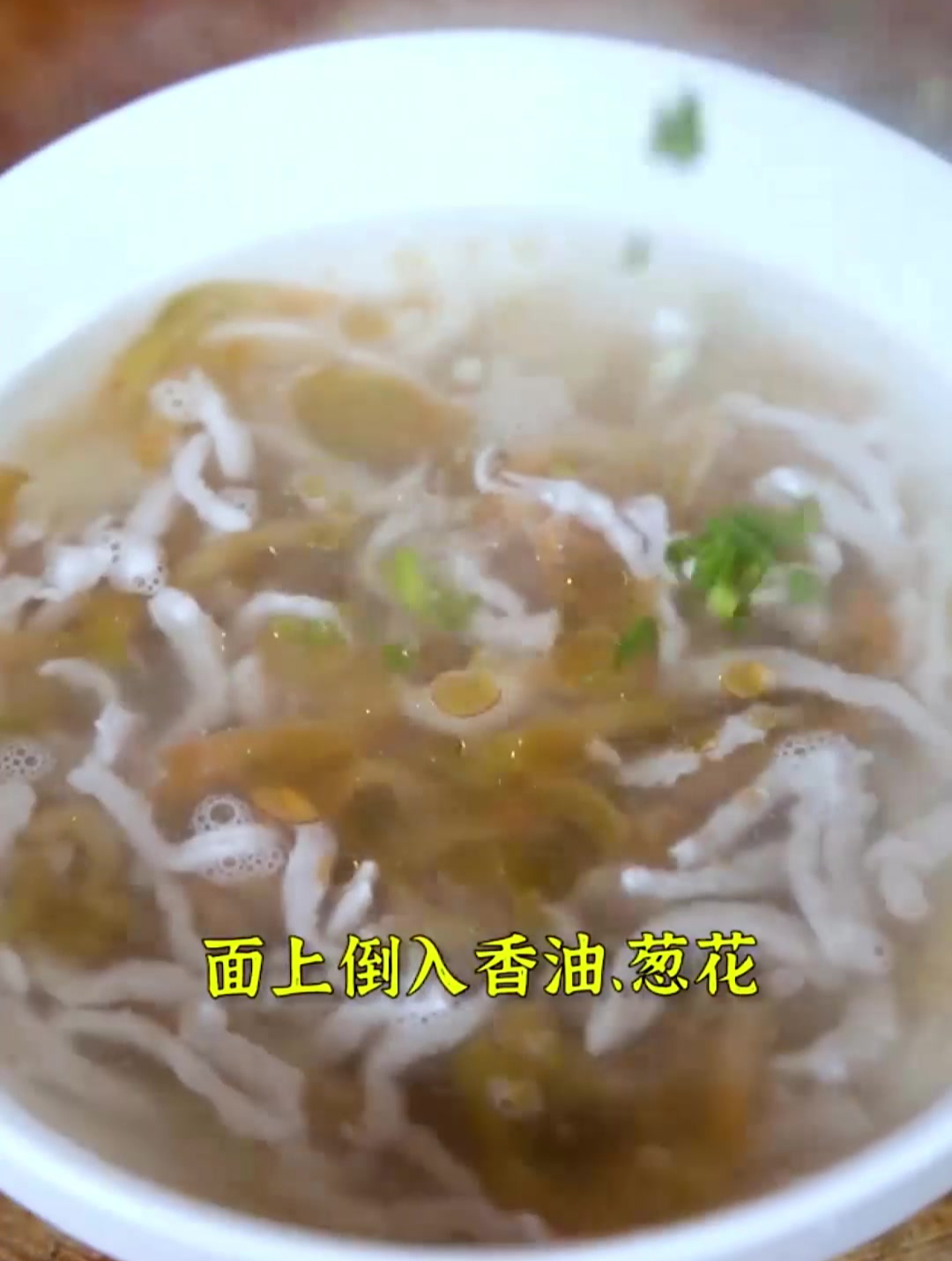 榨菜肉丝汤听起来简单,要做的汤清味美,清爽开胃,有这几个诀窍