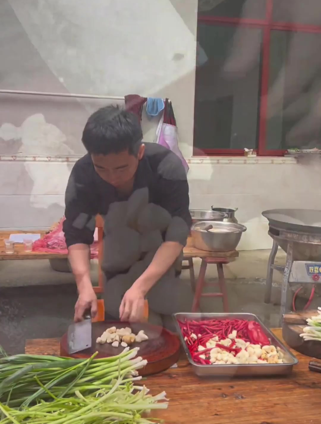 羊肉这次做法和平时不一样,是一些店里招牌菜做法