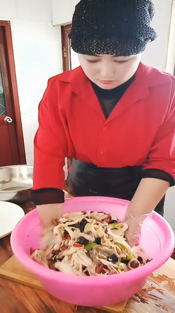 手撕椒麻鸡,椒麻鸡来咯,又麻又辣!