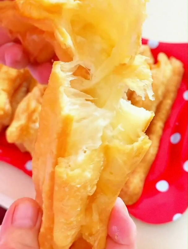 分享在家就能做出暄软起泡的油条