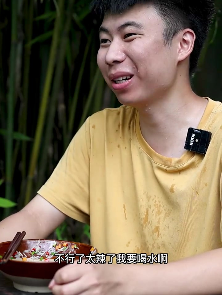 很辣 不能吃辣的千万别轻易尝试 辣椒酱 湖南辣椒酱 爱吃辣