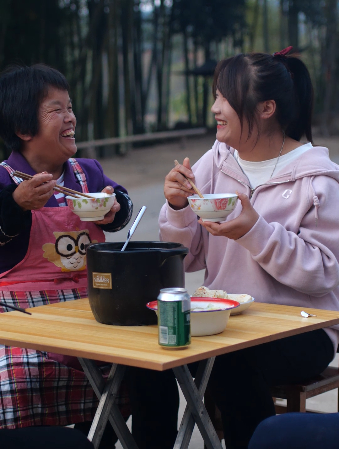 天麻炖土鸡你们喜欢吃吗?用新鲜天麻炖出来的鸡汤,好吃也好喝!