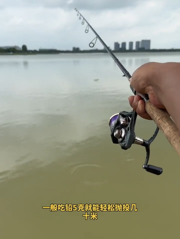 路滑钓法,如何选择浮漂?浮漂吃铅量很关键!