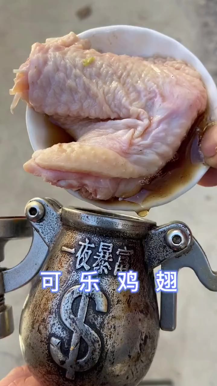 你见过吃鸡翅不吐骨头的吗?嘎嘣脆