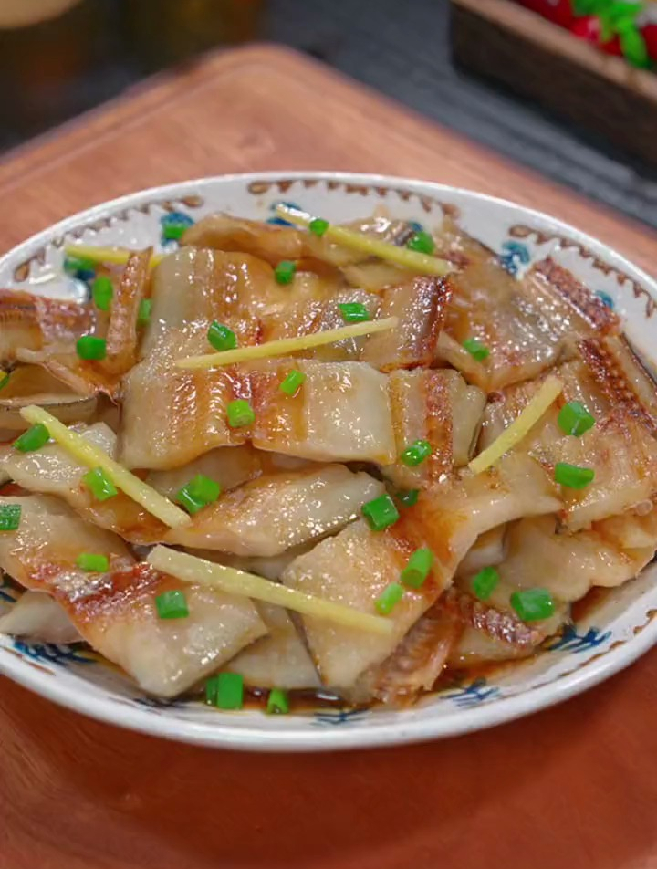 不知道吃什么的时候,我就做一道清蒸鳗鱼干,下饭下酒还可以解馋