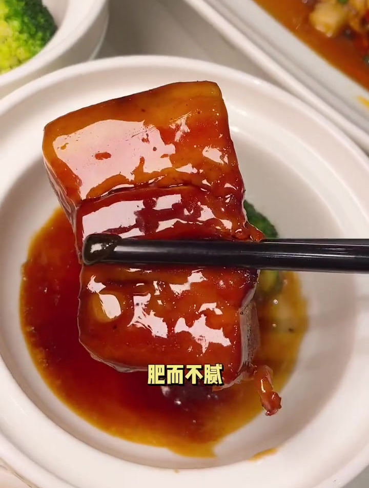 没想到花一百多就能在同庆楼吃到这样一桌好菜