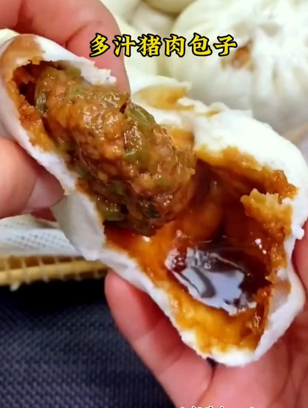 香喷喷的会冒油汁的大肉包,谁能拒绝呢!包子 妈呀太香了