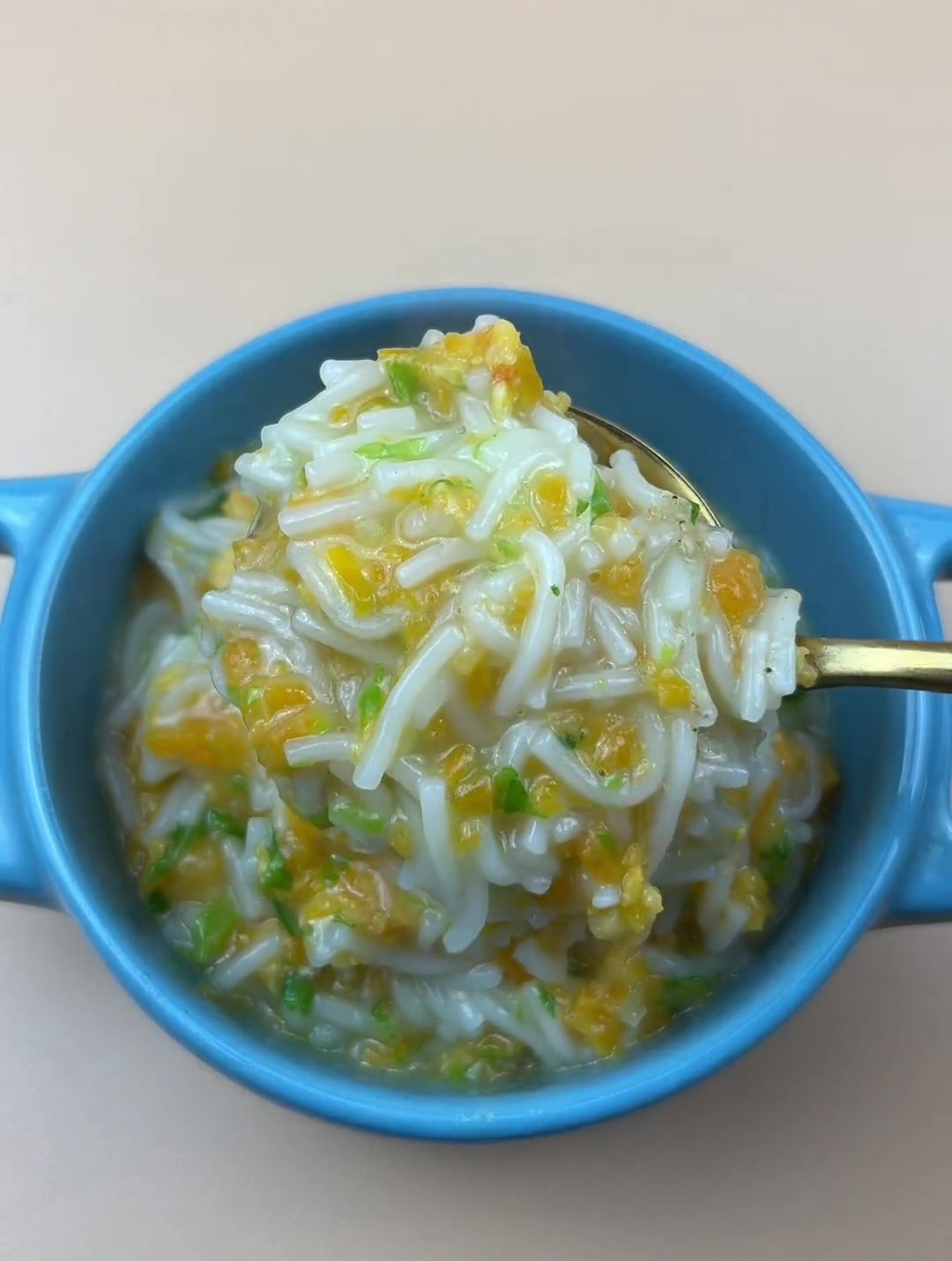 胡萝卜鲜虾面条做法,鲜香味美!
