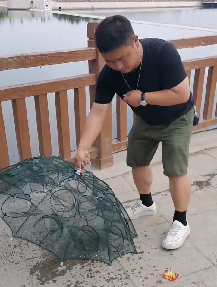 户外钓鱼捕鱼还怕落空吗?带着它不再空军,也可网虾泥鳅,老牛了