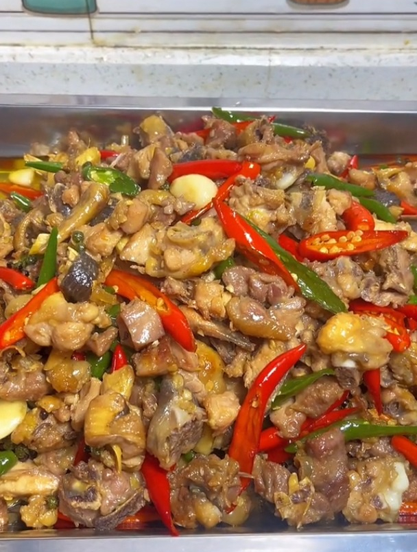 重庆江湖菜 尖椒鸡的家常做法,外酥里嫩,麻辣过瘾,下九又下饭