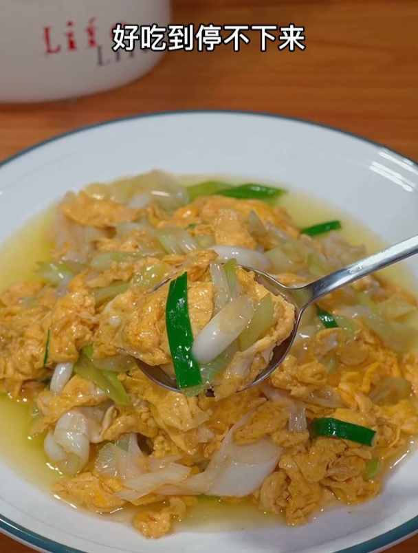 又是一道简单易做的下饭菜,配米饭,配稀饭,配面条都很香