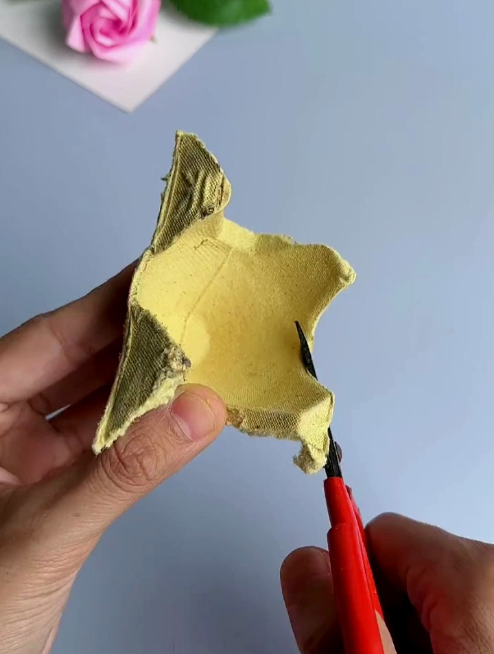 鸡蛋托不要扔,简单几步制作立体向日葵花束,太好看啦