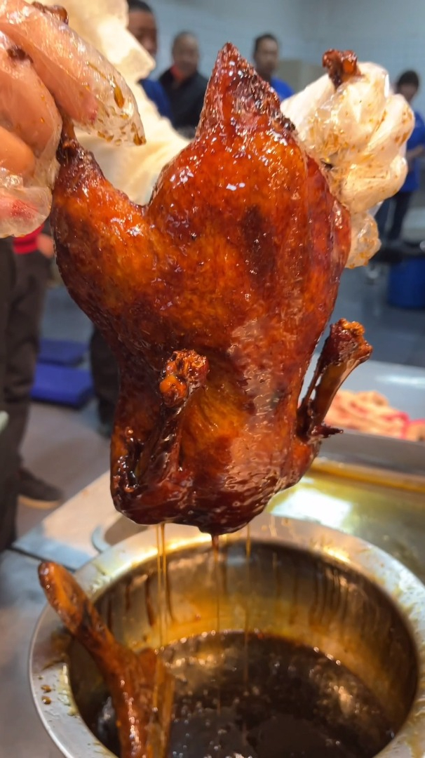 比烤鸭还好吃的乐山特色甜皮鸭 传承配方 味道正宗!出摊生意火