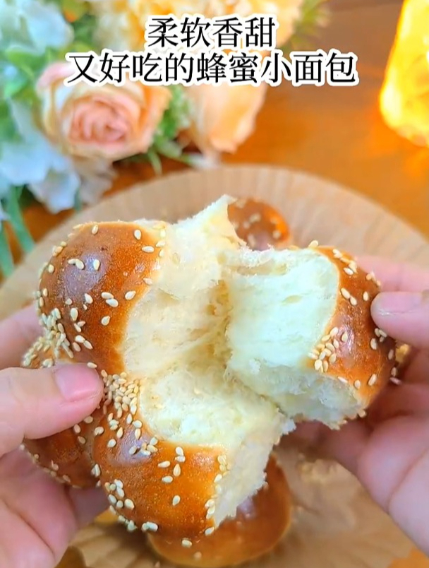 不用揉面不用烤箱,只要搅一搅,就能做出好吃的蜂蜜小面包