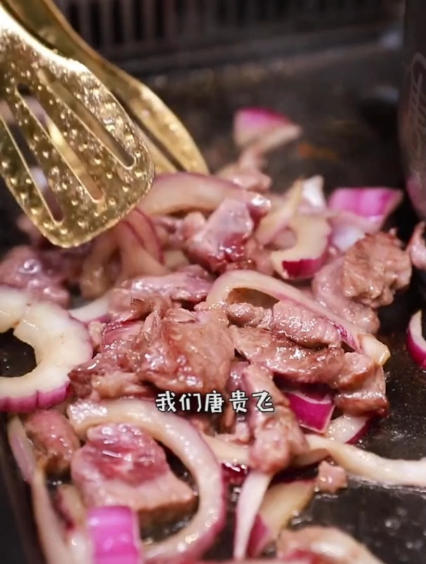烤肉火锅两不耽误,老板敢在现在这个时候开店真的有自信和魄力!