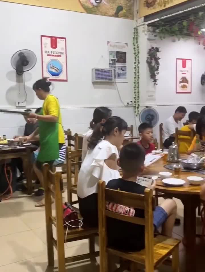 功夫千层无骨鱼、秘制火焰鹅!隐藏在佛山有间口碑饭堂!