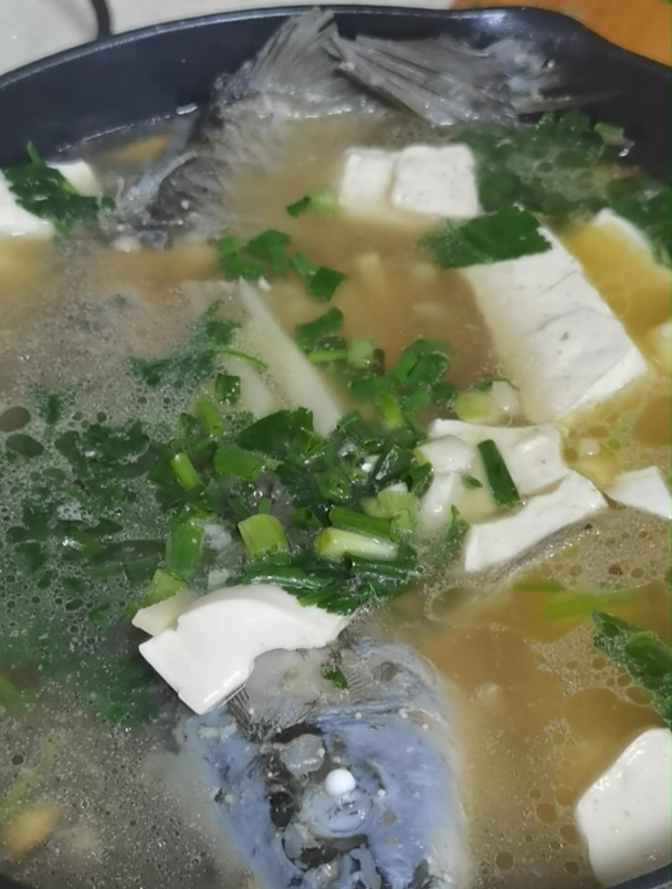 强哥都爱的黄精鲫鱼汤做法,汤鲜味美,营养好喝!