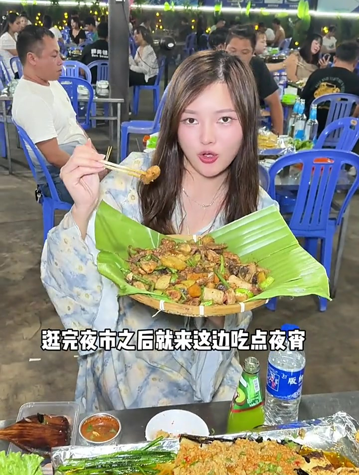 这个铁板烧真的绝,版纳当地人都喜欢吃的一家夜宵,分量真的多!