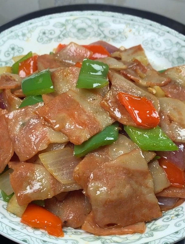 街边炸串太油腻,今天炒着吃,培根炒尖椒 美食