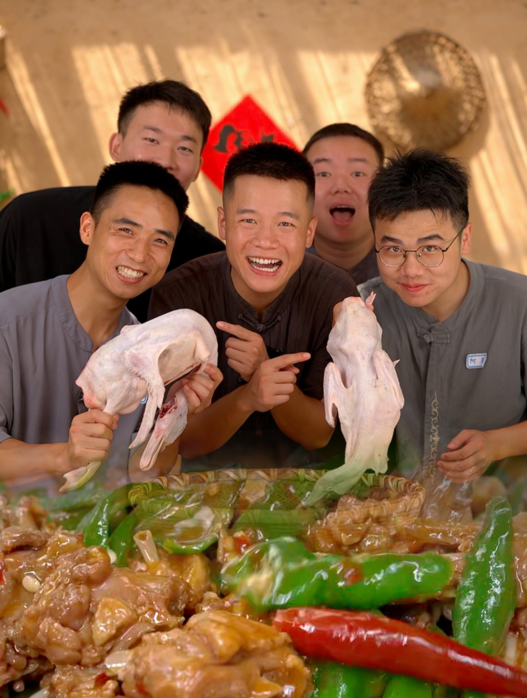 今天我们吃青椒焖鸭
