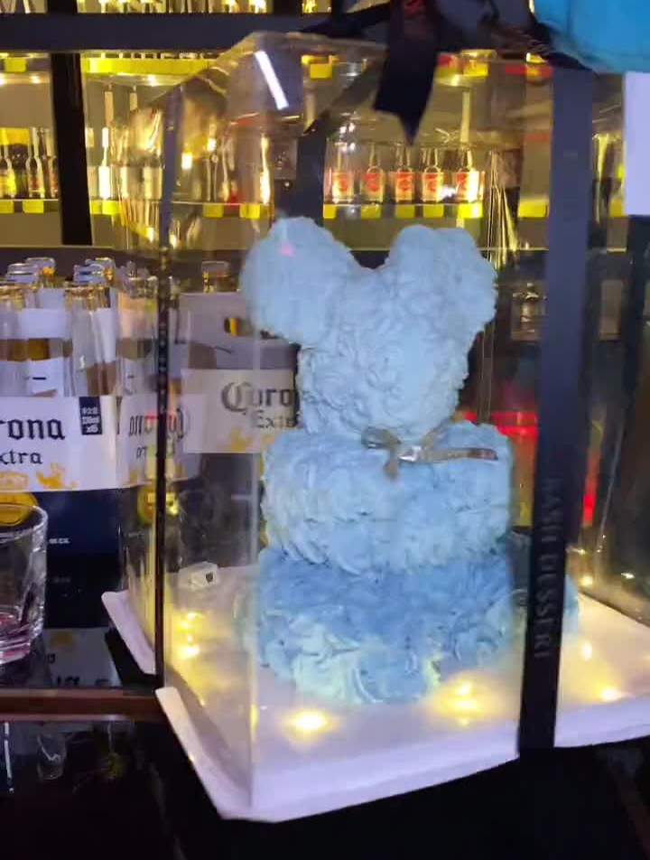 出现在别人的世界里要像一份礼物。蛋糕生日文案