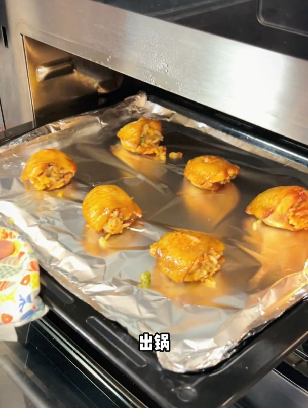 简直是鸡翅和米饭的完美结合,听我的,一定要尝试这个鸡翅包饭!