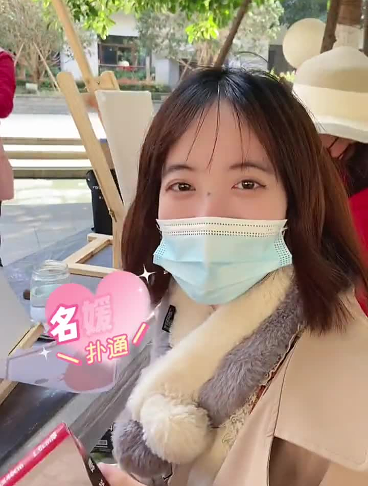 在厦门五酒店的浪漫花园里一边画画一边喝下午茶
