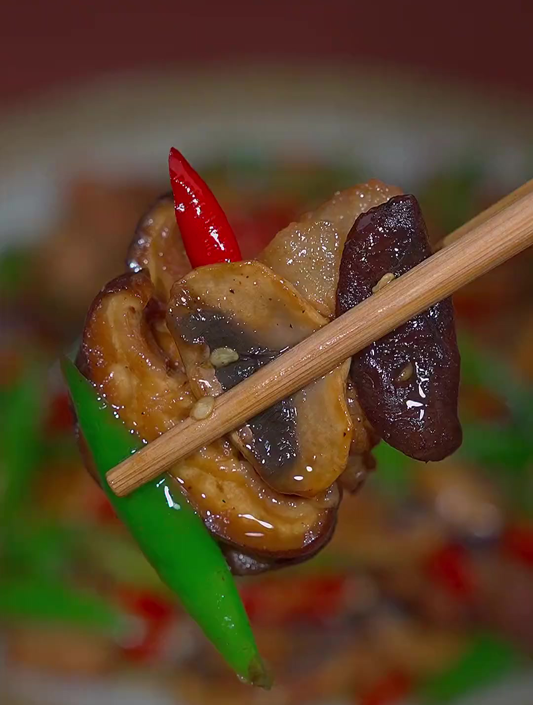 你没有胃口的时候看看这道下饭菜,蘑菇炒肉片,香辣下饭