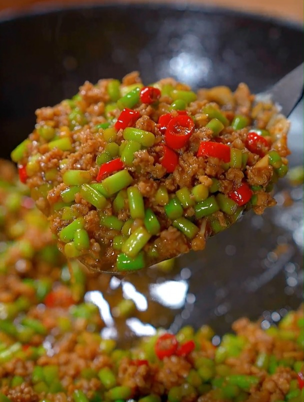 蒜薹买回家像我这样做,盖饭盖面都超级好吃