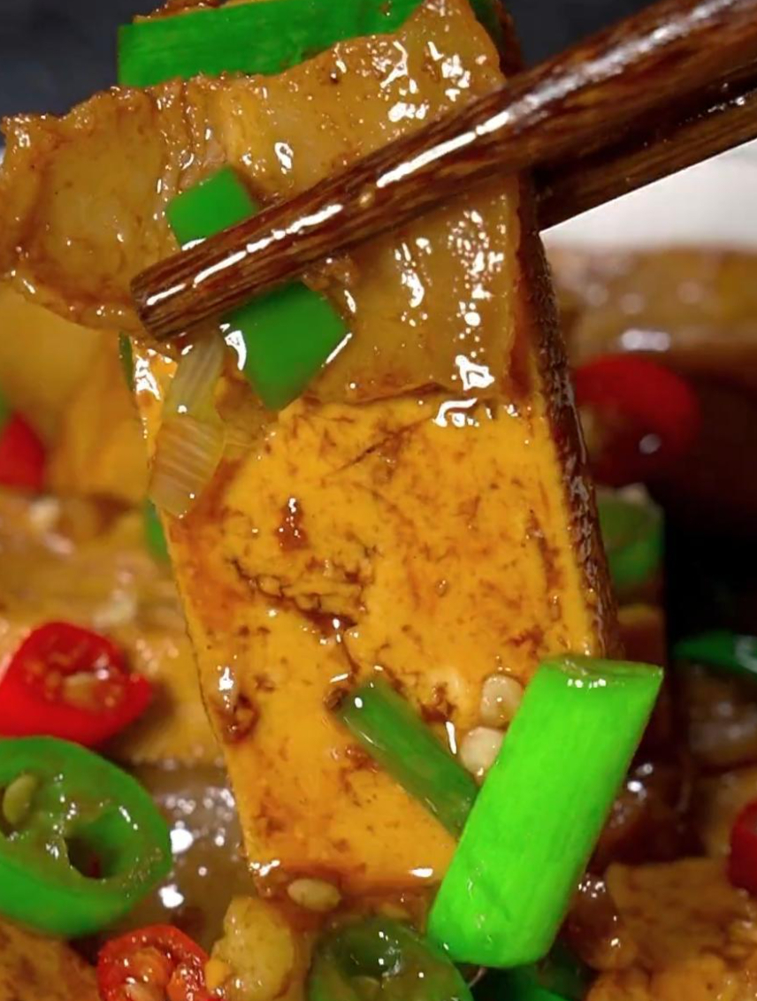香干炒肉到底是先炒香干还是先炒肉,看看20年大厨教你正确做法