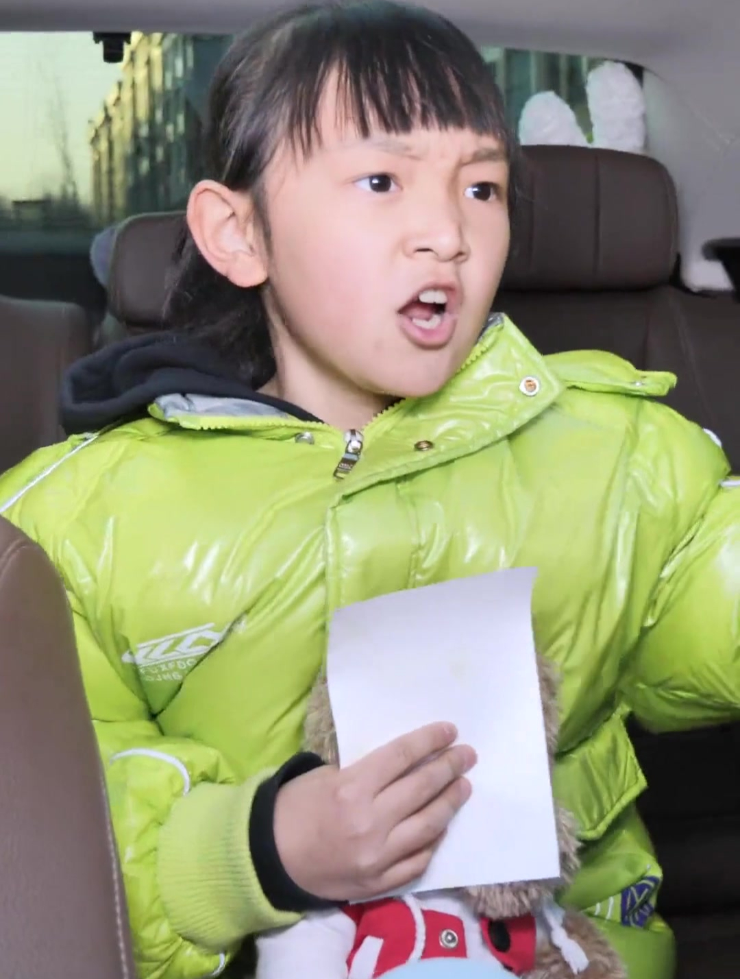 到底是妈妈还是保姆呢 最后小熊里的照片又说明了什么