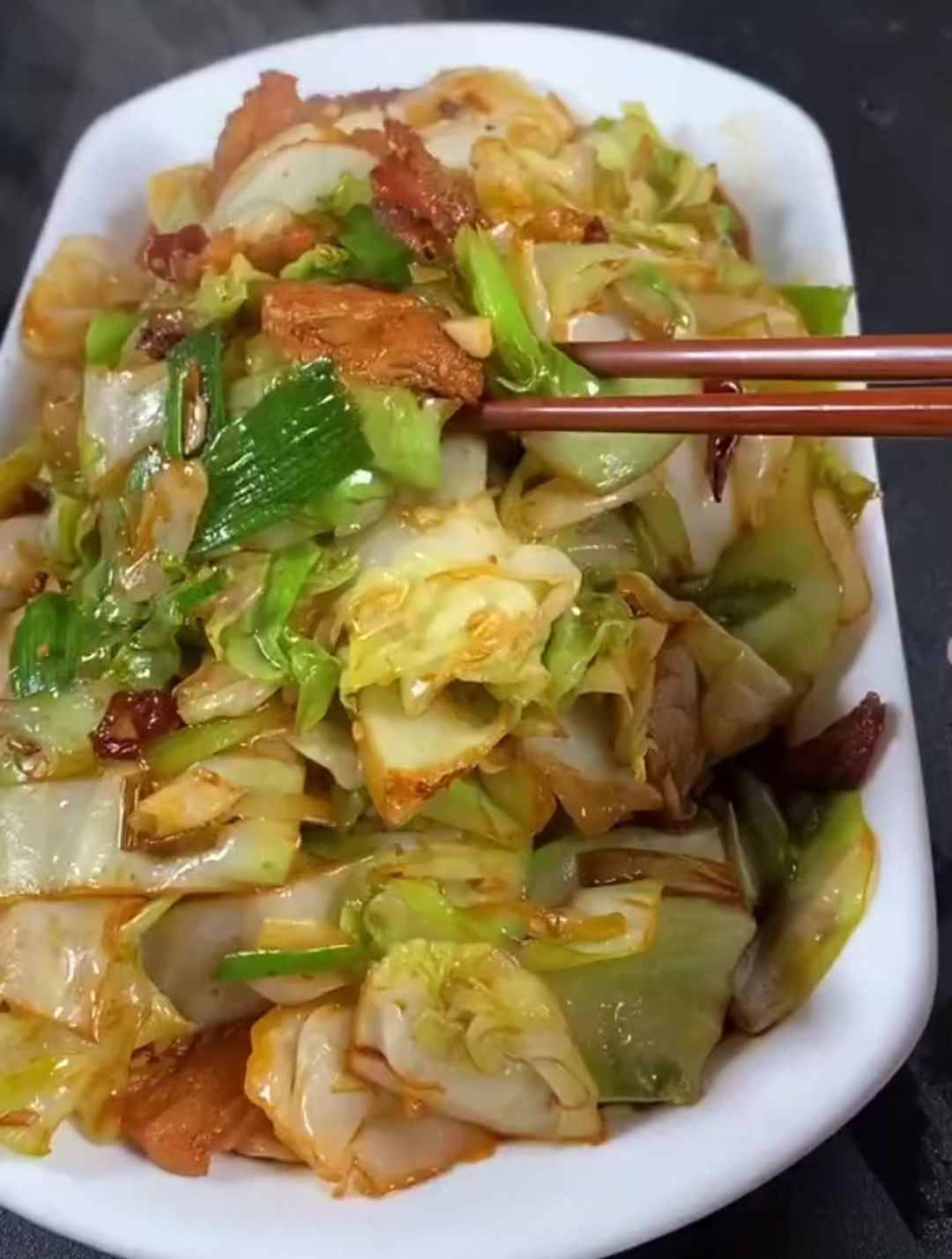 包菜炒肉怎么吃都不够