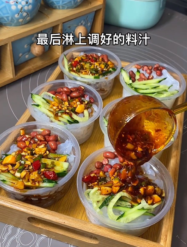 甜食吃够了那就换换口味吧,天气燥热来一碗凉鱼鱼