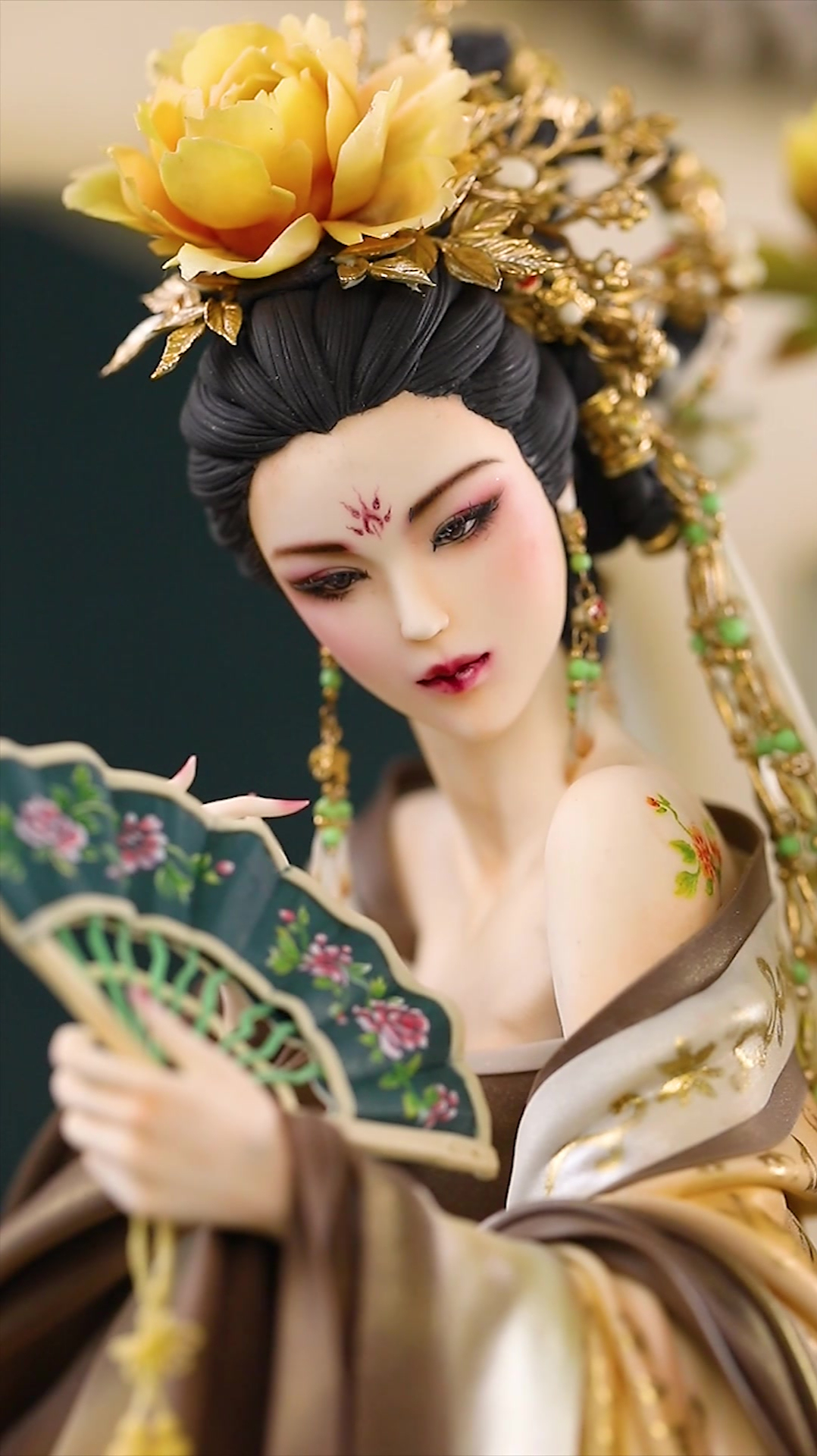 可以吃的古风翻糖人偶蛋糕,从手工开脸到妆面发饰服饰刻画从骨架到肢体打造,细节满满