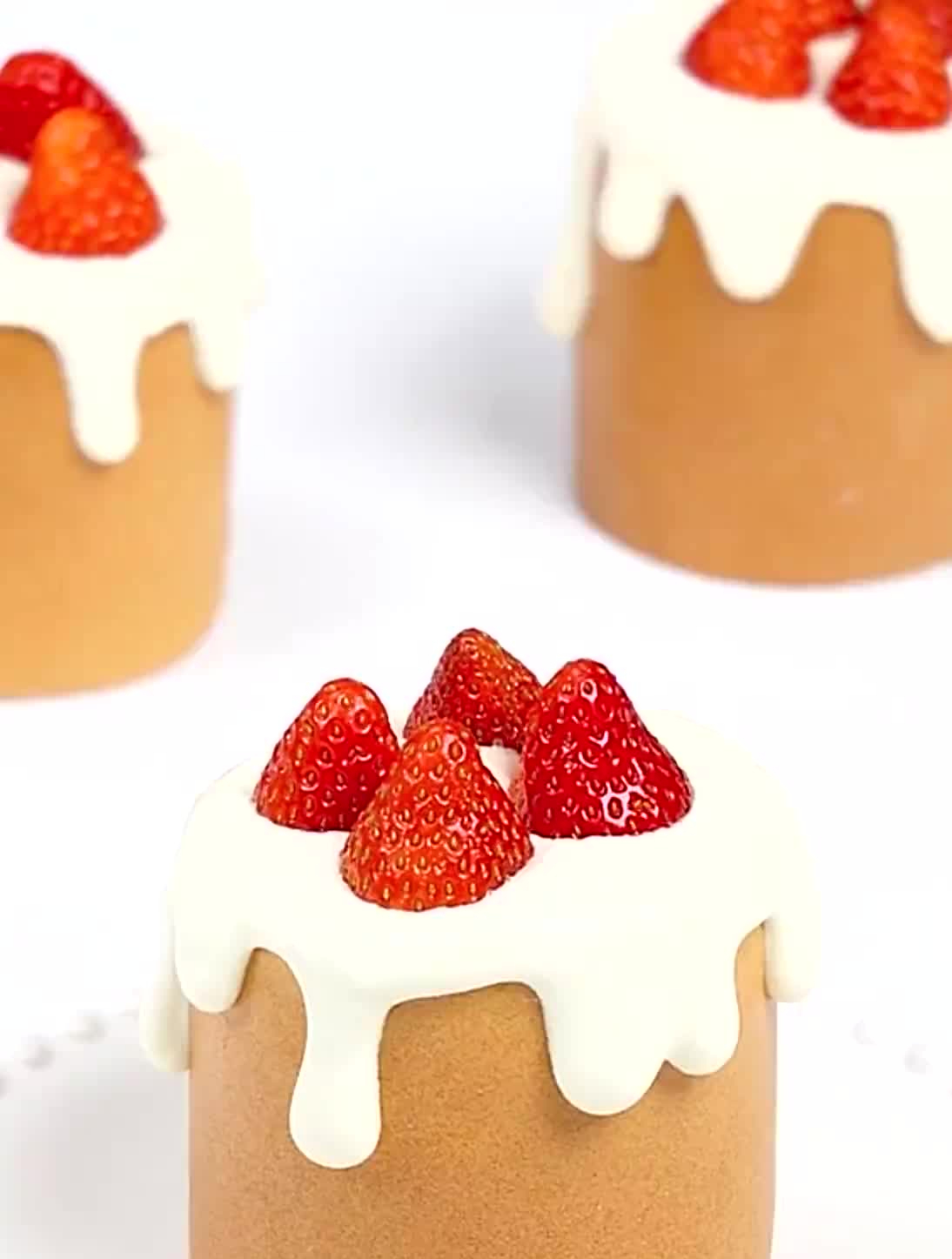 草莓雪顶蛋糕教学视频来了,赶快学起来吧