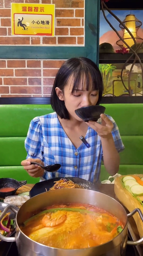 不用去越南就能吃到的越南火锅,冬阴功yy
