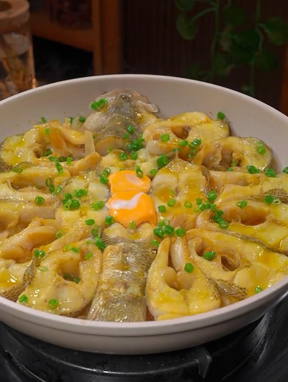 盐焗鲈鱼原汁原味,肉质特别鲜嫩