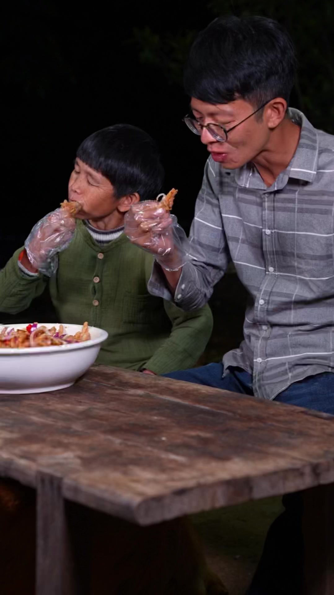 春意藏夏初长,各种果子冒泡泡,原来人心果与鸡爪子很般配