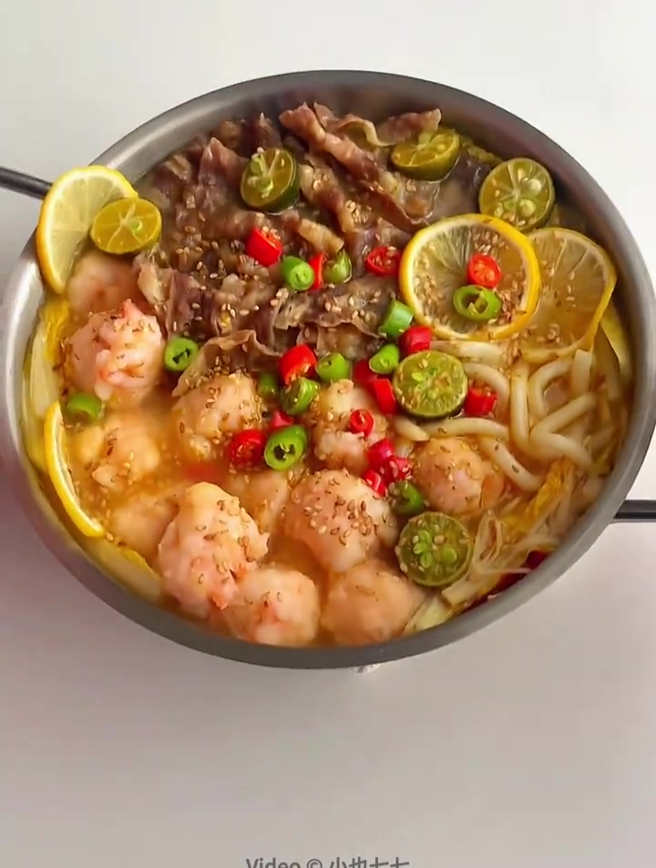 酸辣开胃一锅端金汤虾滑肥牛乌冬面好喝到都不剩金汤肥牛