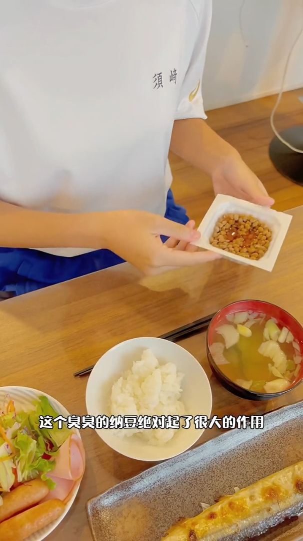 这就是日本小学生的早餐,虽然很简单普通,却是正常的吃法!