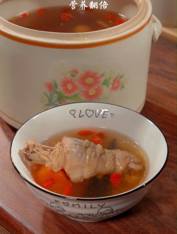 灵芝桂圆炖鸡汤,温补脾肾