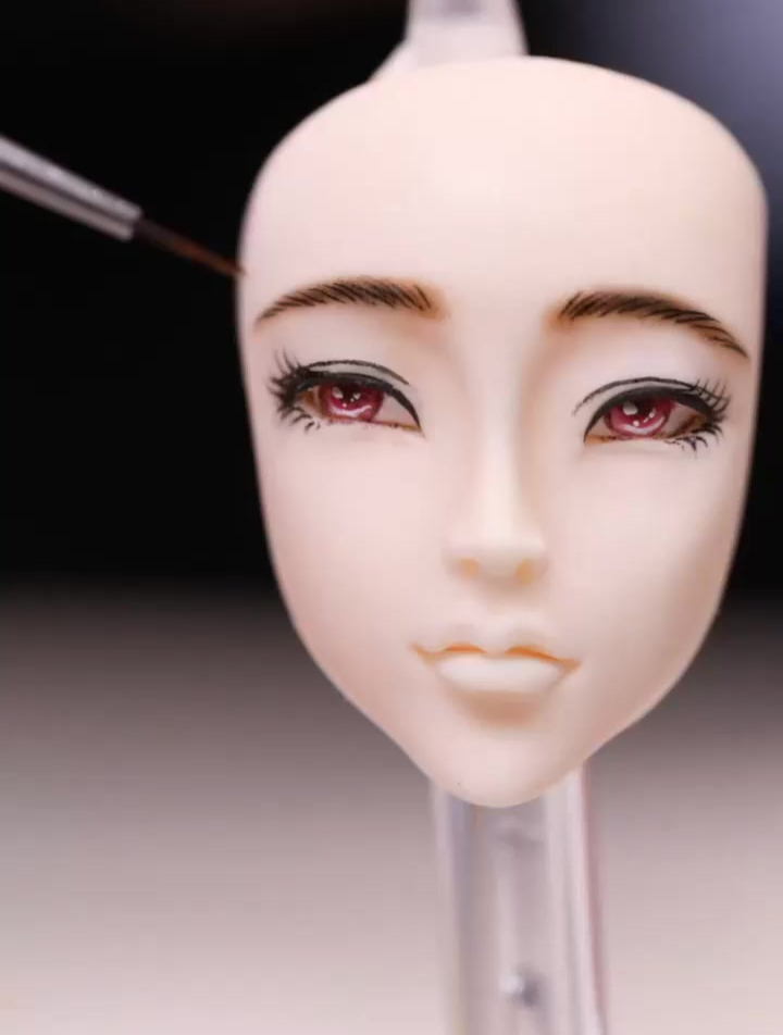 这款翻糖人偶蛋糕是参考了很多角色才完成的 就叫她格格吧~