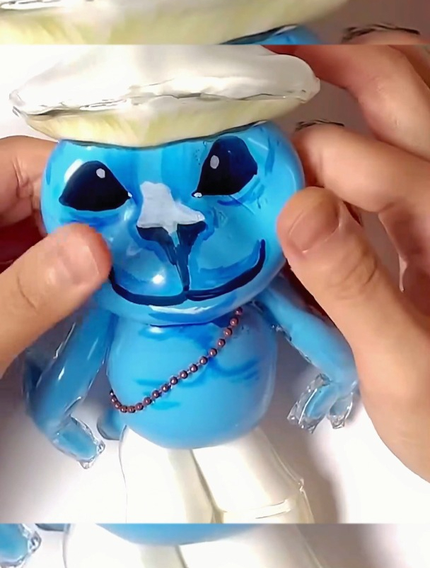 解压玩具:用橡皮泥制作蓝精灵解压玩具