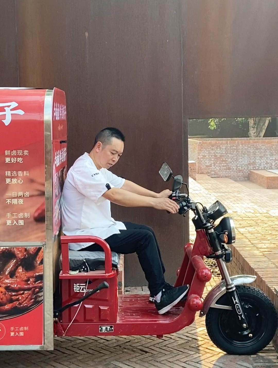 如果巅峰留不住,就来路边摆地摊