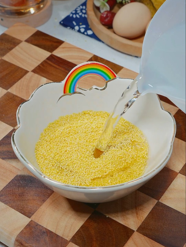 天冷了,给家人熬一碗冰糖雪梨小米粥吧!