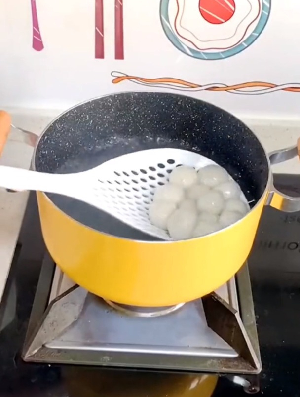 家里有个大漏勺真的太有必要了,捞面条饺子蔬菜类太方便了