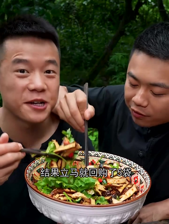 夏天一定少不了凉拌菜,卤香浓郁口感细腻有嚼劲凉拌还配辣椒油呢
